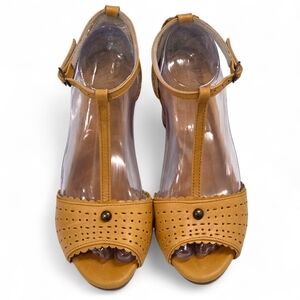 Bali ELF Tan Handmade Leather Women's Size 7 Strap Ankle Round Heel Sandals EUC